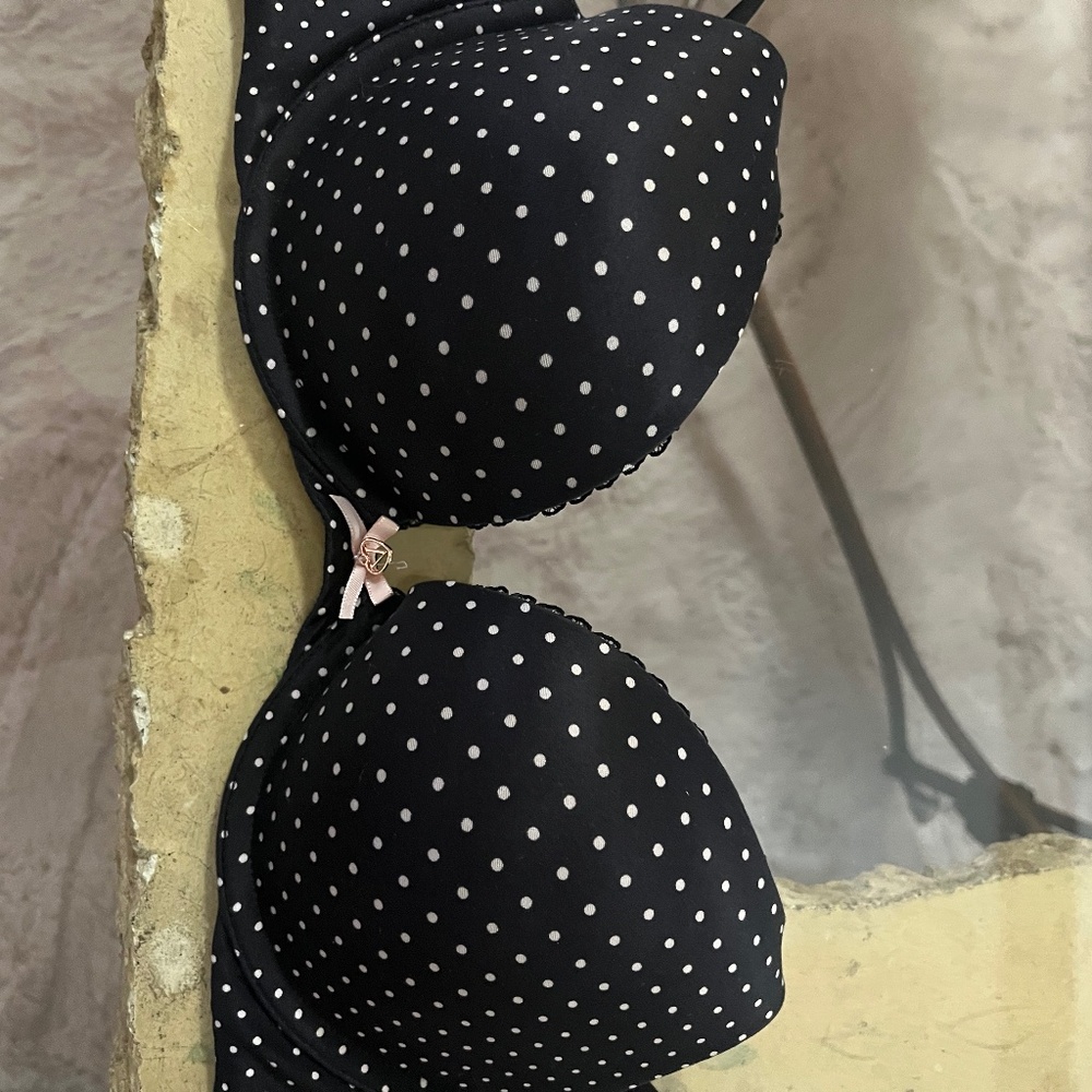 Victoria secret bra 32C 30$ black polka dots